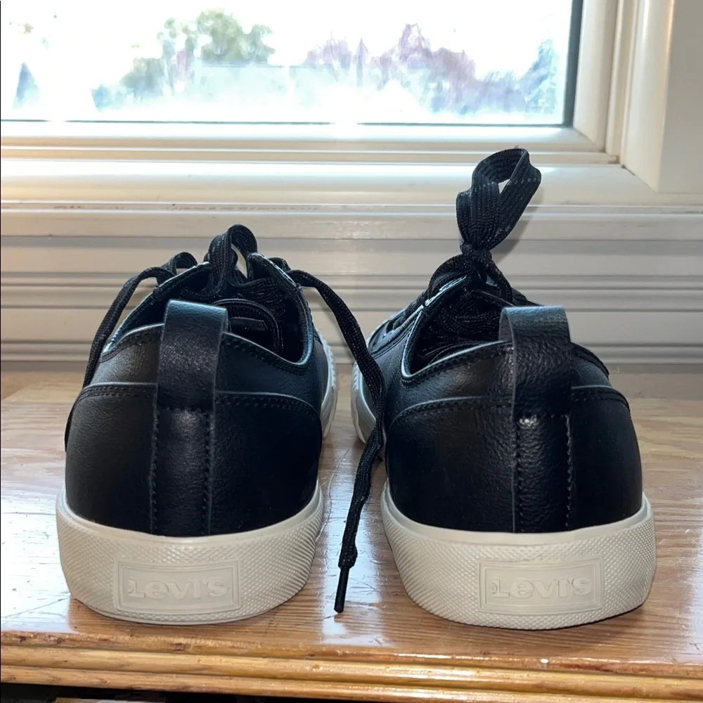 Levi’s Men’s Black Faux Leather‎ Athletic Shoe 9.5 NWOT